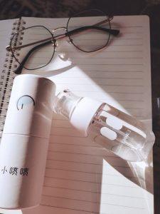 小喷喷眼镜水