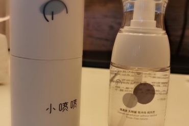 味道不错 清洁能力也很强 送的纸巾很厚实 主要设计的也很好看 价格也实惠