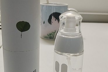 包装很简约时尚，还不伤镜片 爱了爱了，一种自然清纯的感觉。