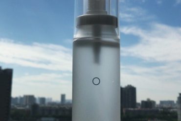 超级好用 水雾细 擦完镜片超级干净 ！！！ 味道还淡淡的香 喜欢喜欢 客服态度无敌爆炸好！