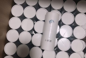 很漂亮的一个瓶子，里面水的味道也很好闻，性价比很高，总体感觉很不错，还送了两包纸巾