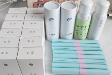 超级好用 水雾细 擦完镜片超级干净 ！！！ 味道还淡淡的香 喜欢喜欢 客服态度无敌爆炸好！