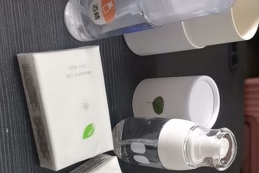 包装真的超级走心，还送了纸巾，整体感觉真的超级棒，颜值也特别的高，很方便随身携带。