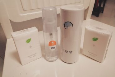 小喷喷眼睛水还不错，方便性价比高，有淡淡的香味，外装也简洁大方。主要是效果很不错ヾ(●´∇｀●)ﾉ哇～